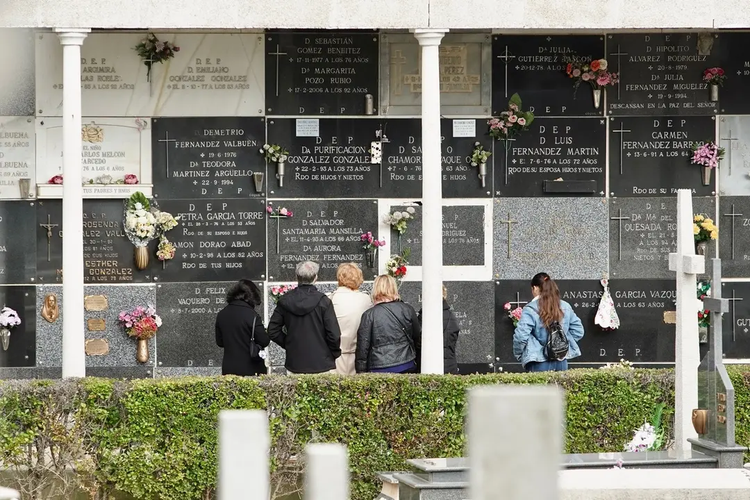 Celebraci&oacute;n del D&iacute;a de todos los Santos en el Cementerio de Le&oacute;n.