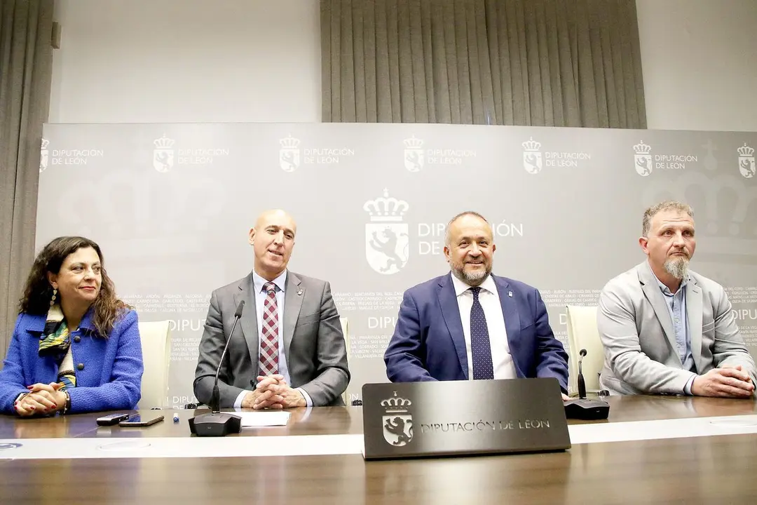 Presidente de la Diputación y alcalde de León anuncian su 'no' a acudir a Intur por el "chantaje" de la Junta. Foto: Peio García