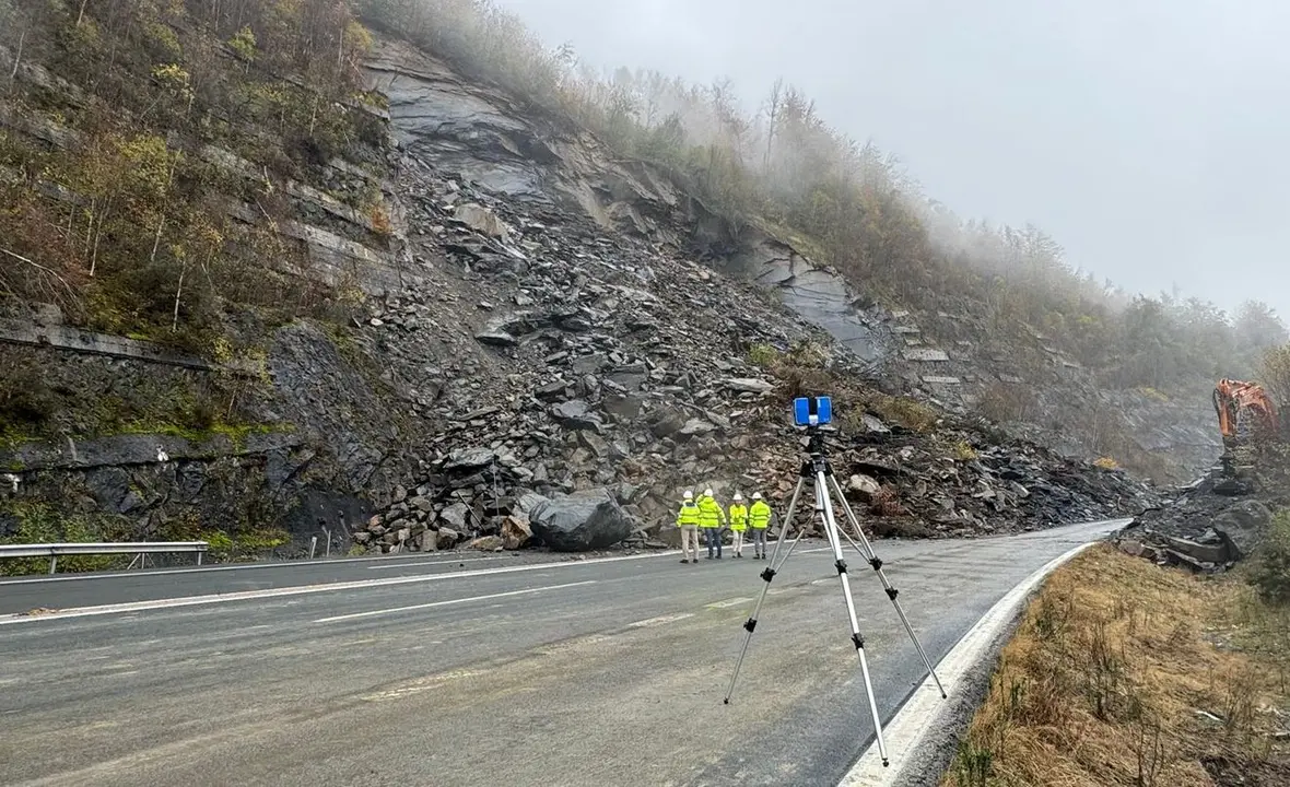 Trabajos de adecuación en la zona del argayo en la AP-66 León-Asturias.