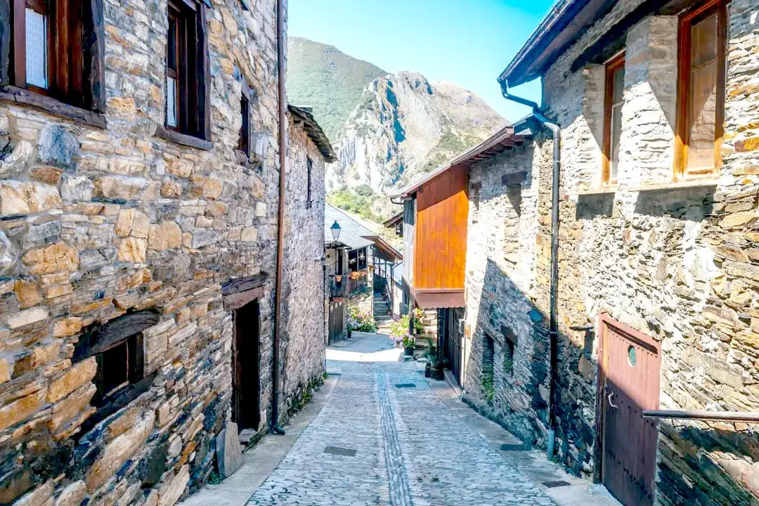 La Diputación impulsa el regreso al mundo rural con ayudas que rozan los 3.000 euros.