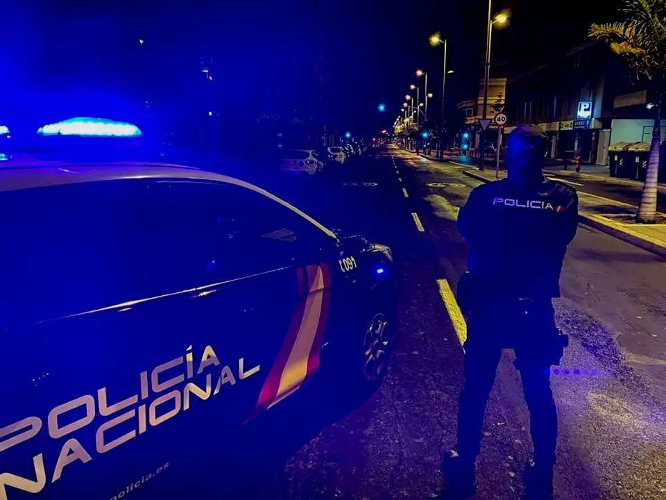 Efectivos de la Policía Nacional durante un control.