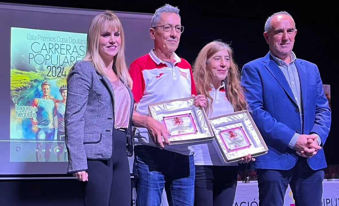 Laguna de Negrillos ha acogido la gala de clausura de la XIV Copa Diputación de Carreras Populares, que este año ha contado con 645 deportistas, y la diputada de Deportes, Patricia Martínez, ha participado en la entrega de premios, junto al alcalde anfitrión, Isidro García.