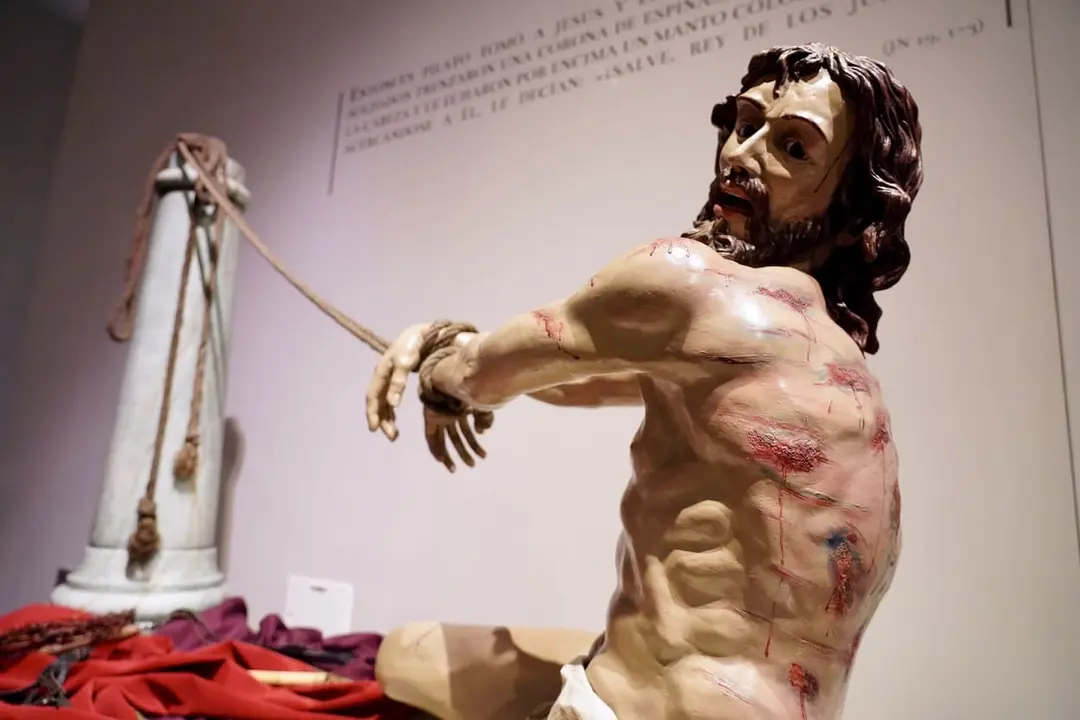 Una de las imágenes que procesionan en la Semana Santa de León, durante su exposición en el Museo Diocesano. Foto: Campillo