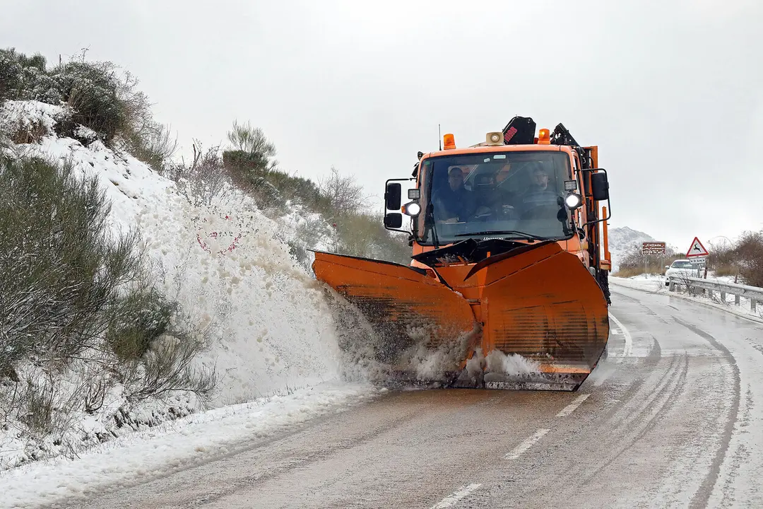 La nieve cubre la monta&ntilde;a de Le&oacute;n durante un temporal anterior. Foto: Campillo