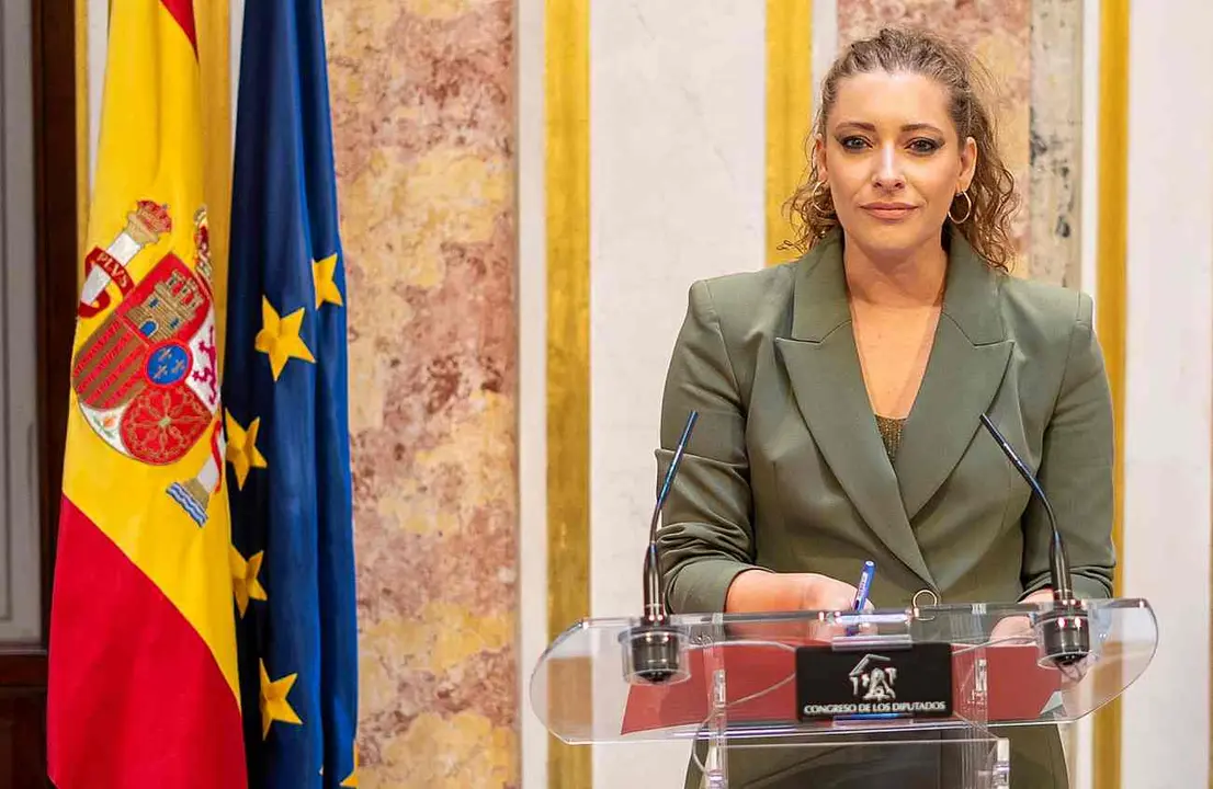 La diputada y presidenta del PP de León, Ester Muñoz, durante una rueda de prensa en el Congreso.