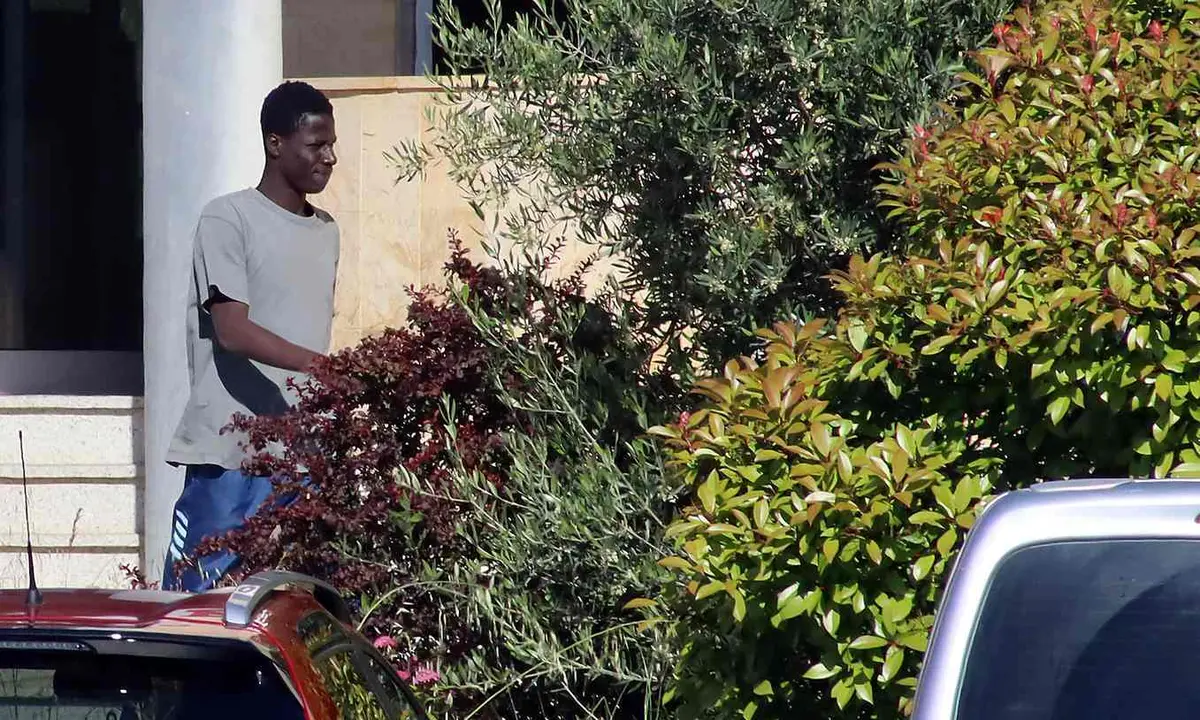Un migrante, en el centro de acogida de Villarrodrigo.