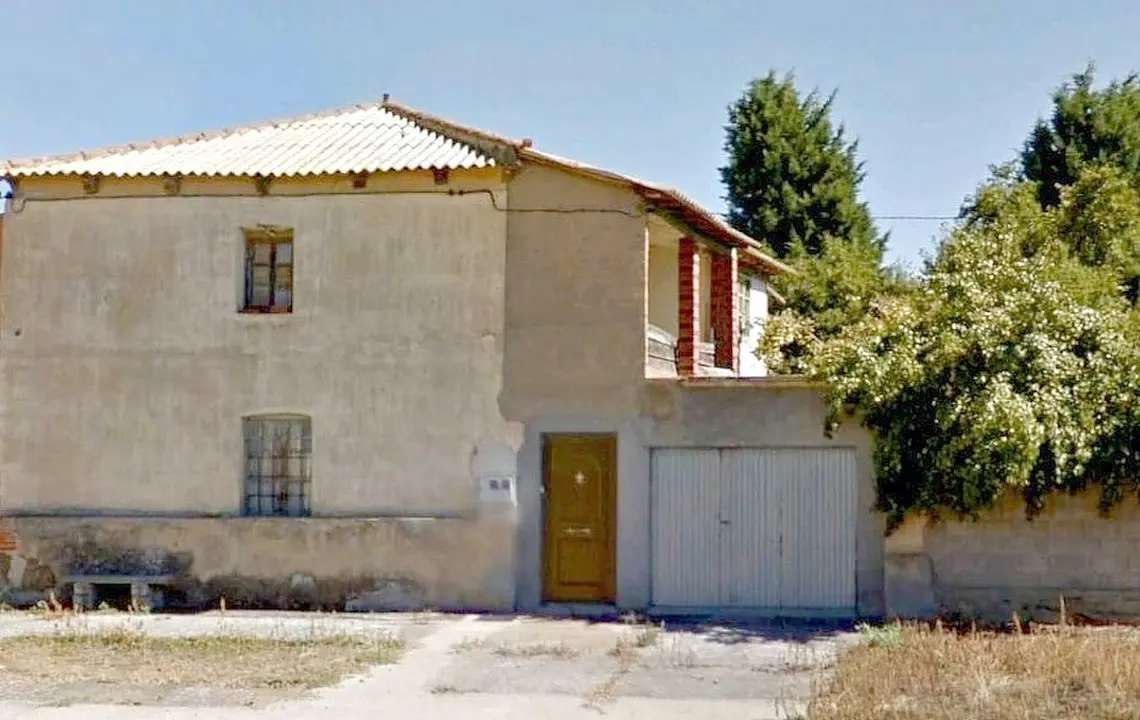 Imagen de la casa rectoral de Santa Colomba de la Vega.