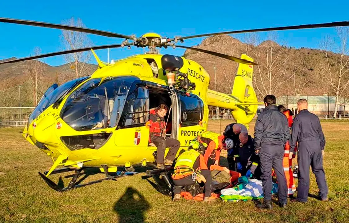 Imagen del helicóptero de rescate en el lugar del suceso.