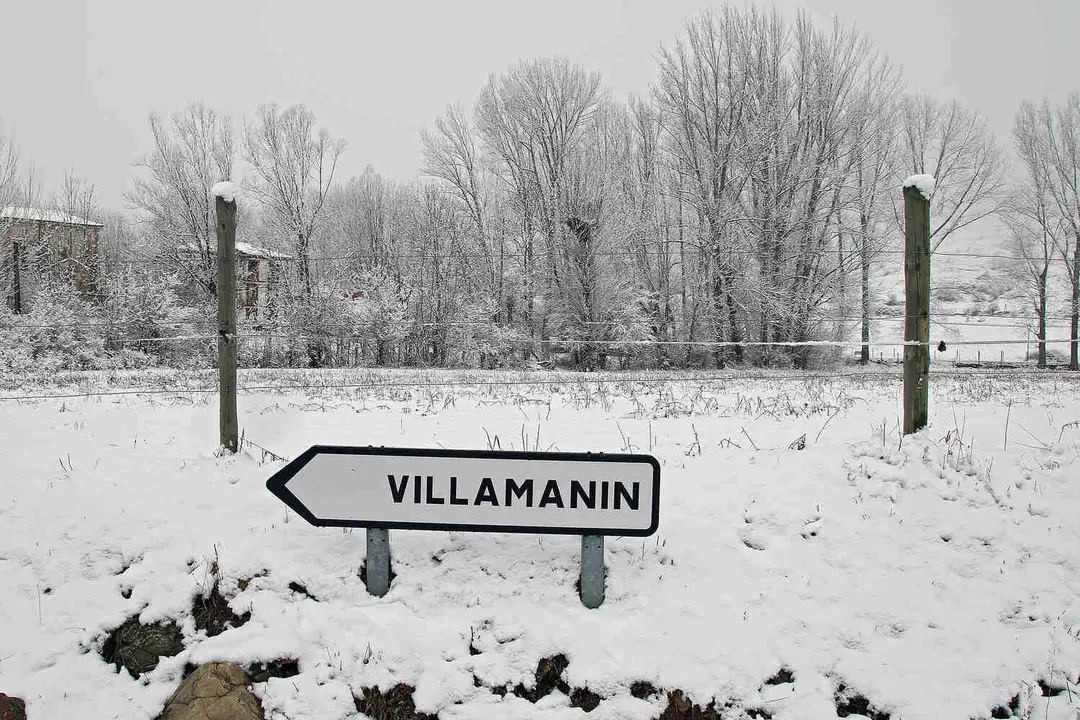 Varios tramos cortados por la nieve en la provincia de León.