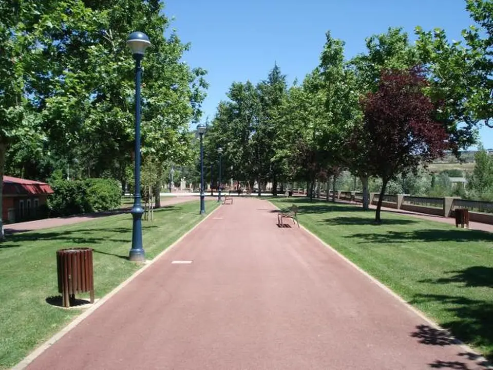 Ponferrada cierra sus parques ante la previsión de rachas de viento.