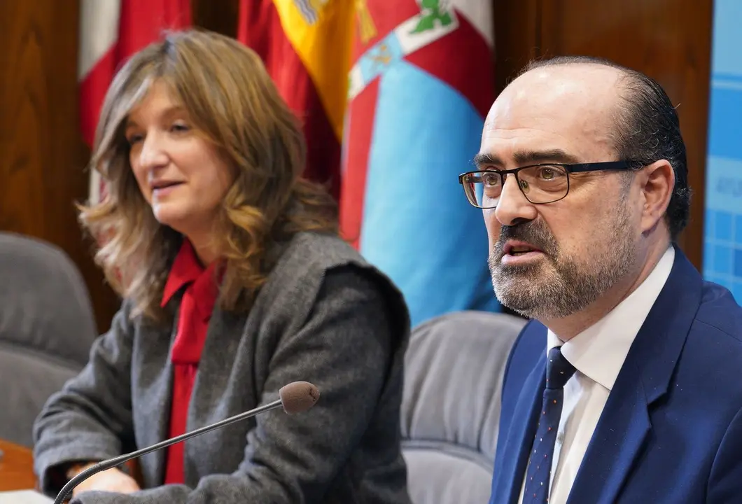La rectora de la Universidad de León, Nuria González, junto al alcalde de Ponferrada, Marco Morala, durante la firma de un convenio de colaboración.