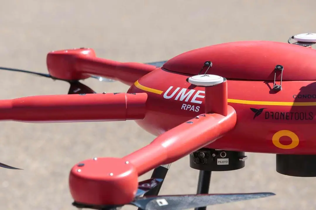 Imagen de uno de lo vehículos aéreos pertenecientes a la Unidad de Drones de la Unidad Militar de Emergencias ubicada en la Base Militar Conde de Gazola de El Ferral del Bernesga.