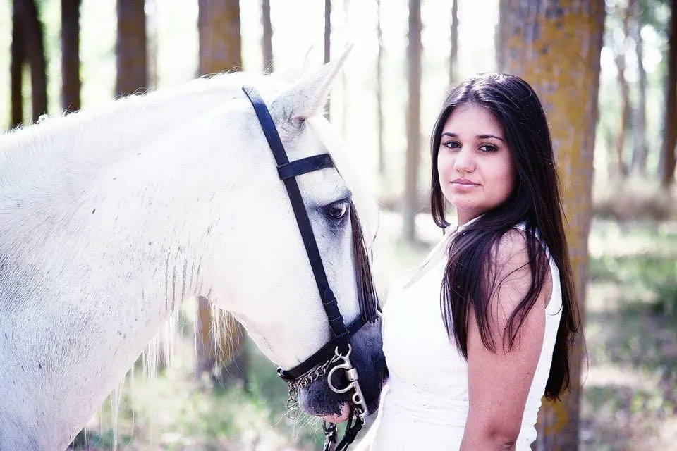 Ana Martínez Ferreras, diseñadora de interiores y apasionada de los caballos y la música.