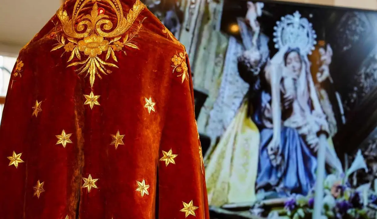 Imagen de la exposición de las joyas de la Virgen del Mercado en una muestra realizada en Casa Botines. Foto: Campillo