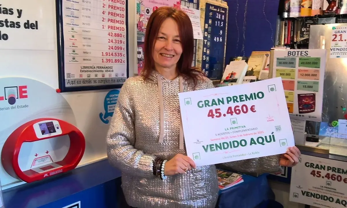 Segundo premio de La Primitiva entregado en la Librería Fernández Gela de La Robla.