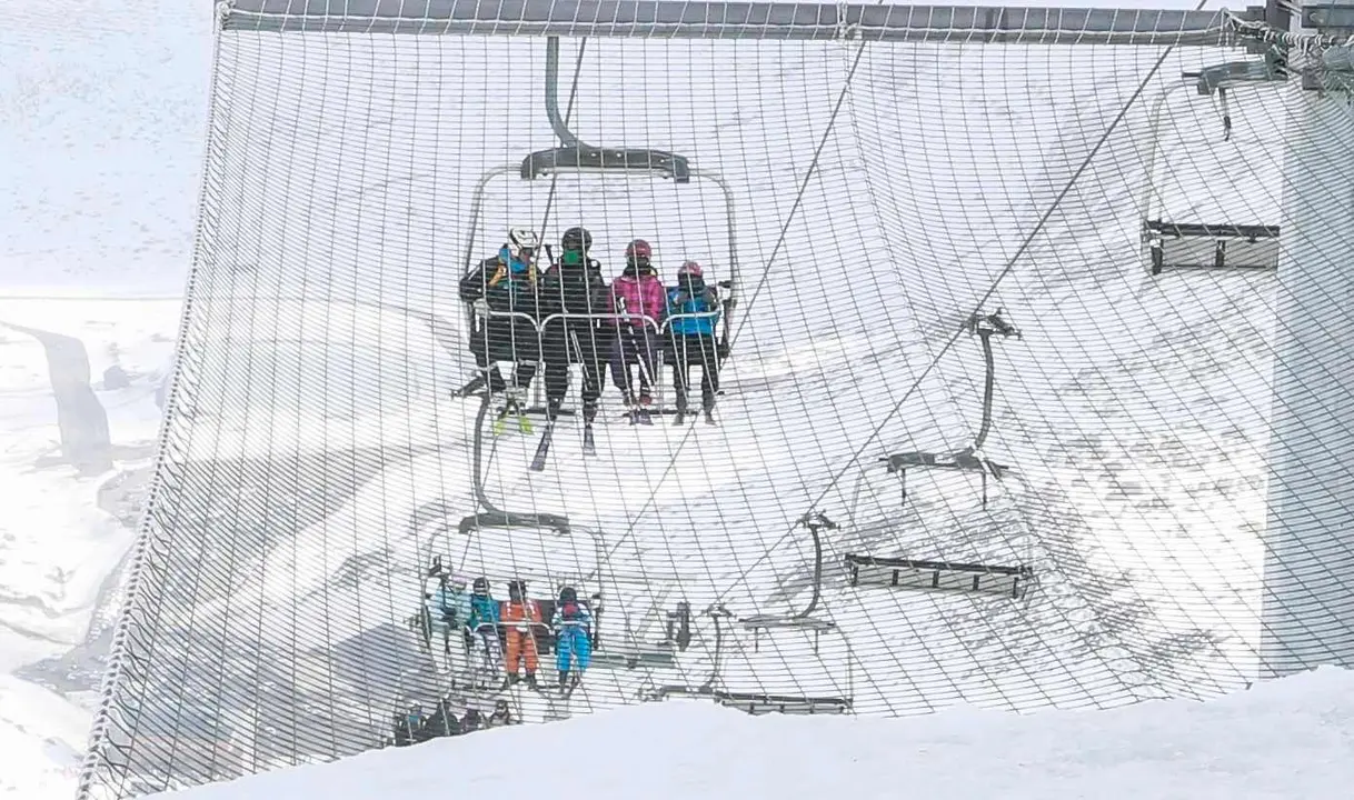 Un centenar de esquiadores se vieron atrapados en el mismo telesilla que este fin de semana ya dio problemas.