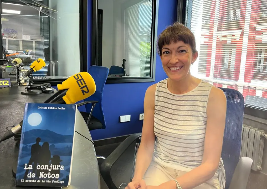 La leonesa Cristina Villalón presenta ‘La conjura de Notos. El viaje de los clandestinos’.