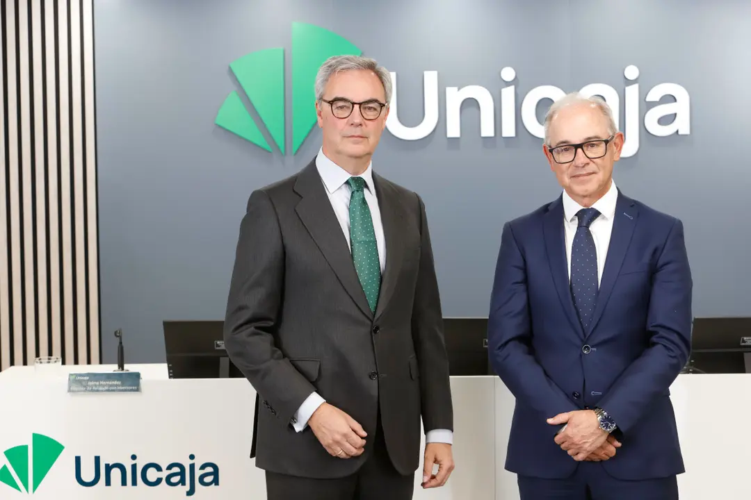 De izquierda a derecha, el presidente de Unicaja, José Sevilla, y el CEO, Isidro Rubiales.