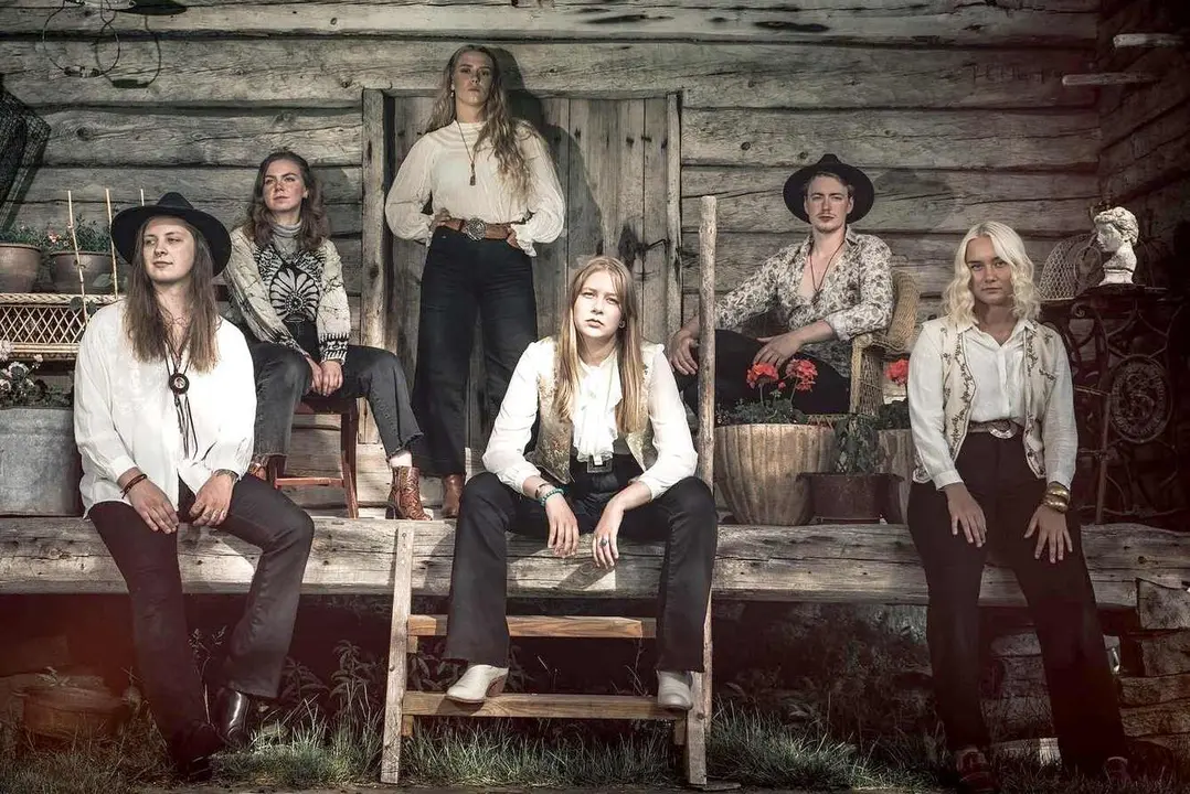 Los suecos Children of the Sün ofrecen un sonido poderoso que fusiona rock, blues y música folk en una experiencia atemporal.