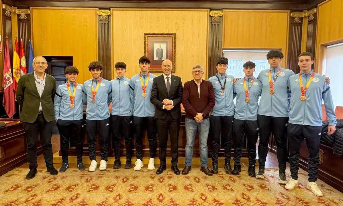 Un instante de la recepción oficial en el Ayuntamiento de León.