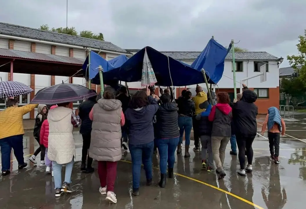 UPL se suma a la petición de una cubierta para el colegio de Columbrianos, en Ponferrada.