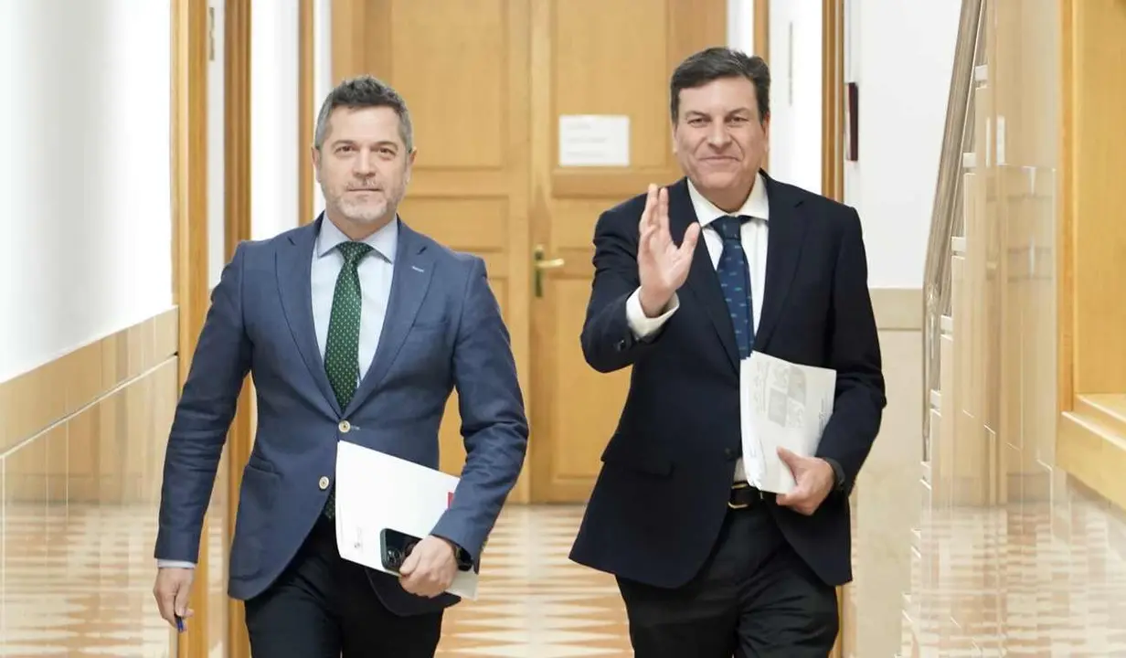 El consejero de Economía y Hacienda y portavoz, Carlos Fernández Carriedo, comparece en rueda de prensa posterior al Consejo de Gobierno.