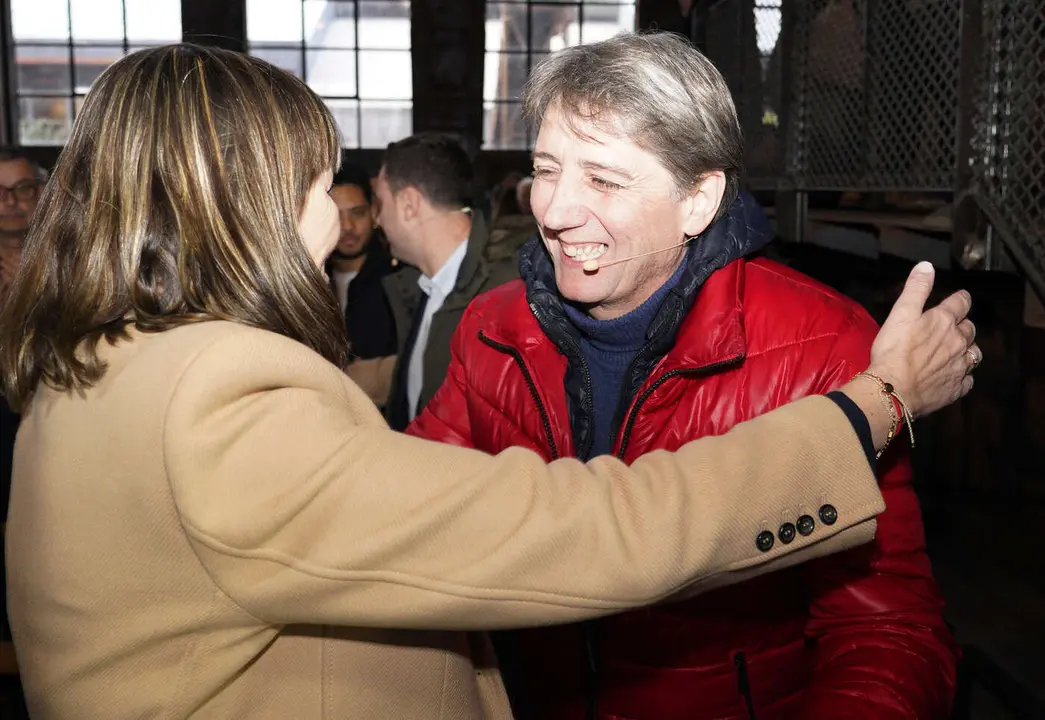 Carlos Martínez en su visita al Bierzo.