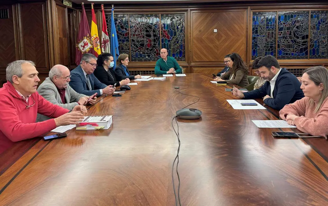 Imagen de la Junta de Gobierno Local del Ayuntamiento de León celebrada este viernes. Foto: AytoLeón