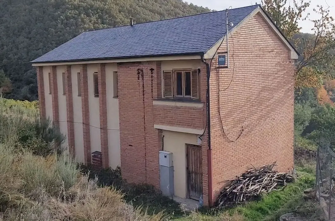 El Ayuntamiento de Ponferrada acuerda el uso compartido de las escuelas de Espinoso de Compludo.
