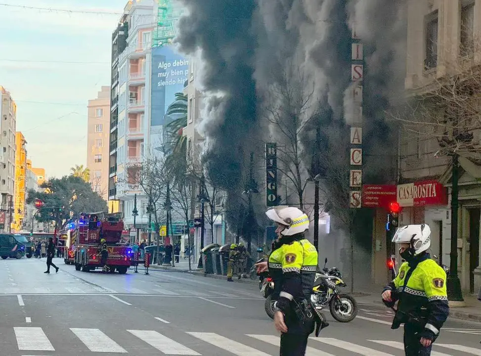 Imagen del espectacular incendio en el centro de Valencia.