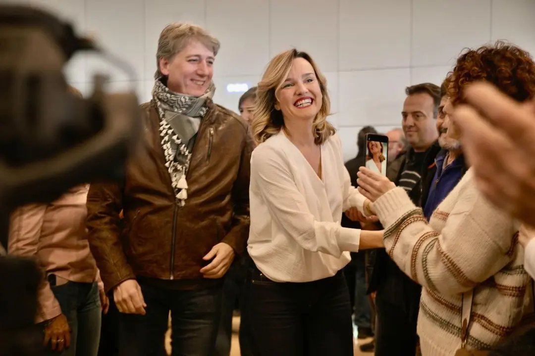 El secretario general electo del PSOE de Castilla y León, Carlos Martínez junto a la secretaria general del PSOE de Aragón, Pilar Alegría.