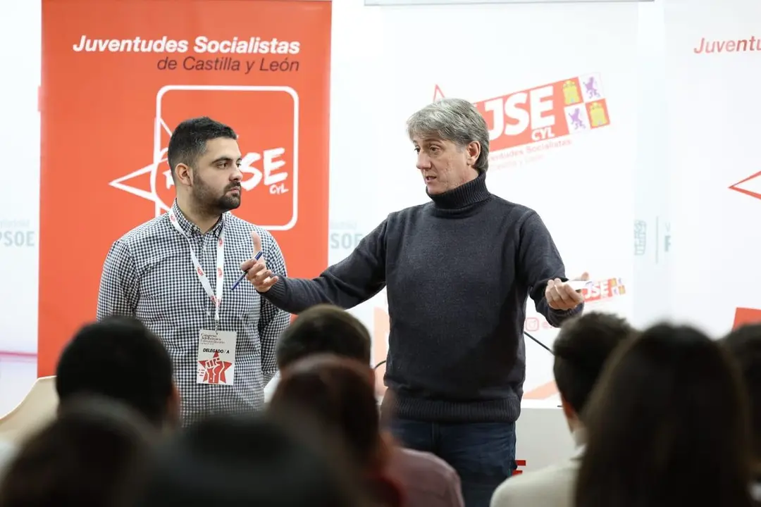 El secretario general electo, Carlos Martínez, se reúne en Valladolid con Juventudes Socialistas de CyL.
