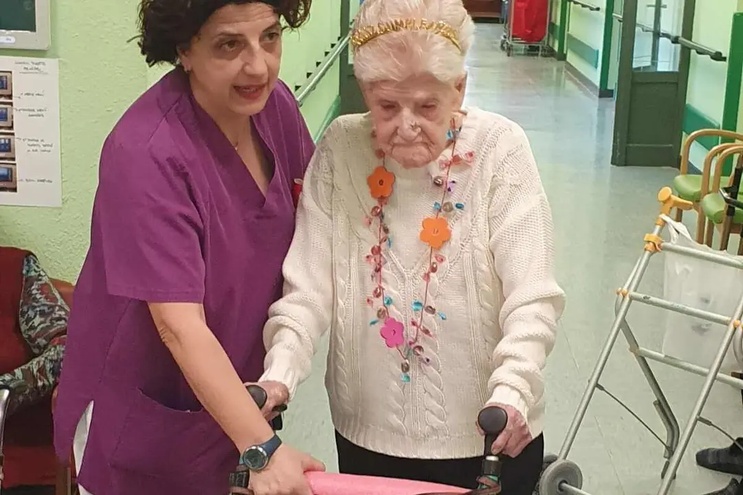 Antonina Carro, natural de Ocero, se encuentra en el Centro de Mayores Santa Luisa dependiente de la Diputación.