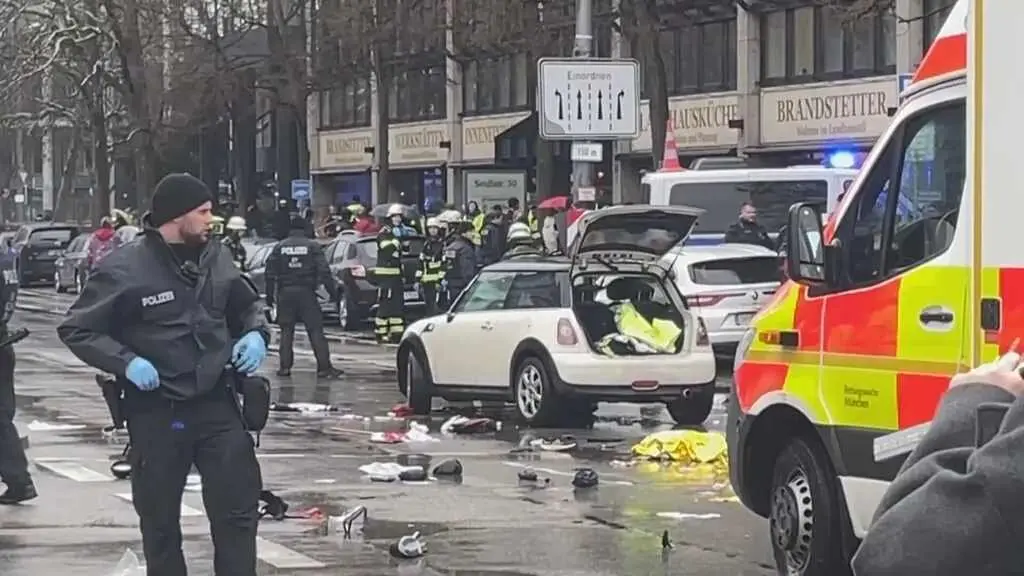 Imagen del vehículo en la zona del atropello.