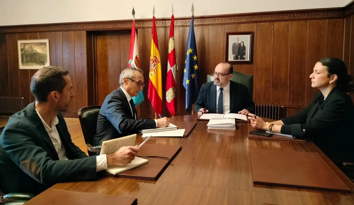 Reunión del alcalde de Ponferrada, Marco Morala, con Endesa.