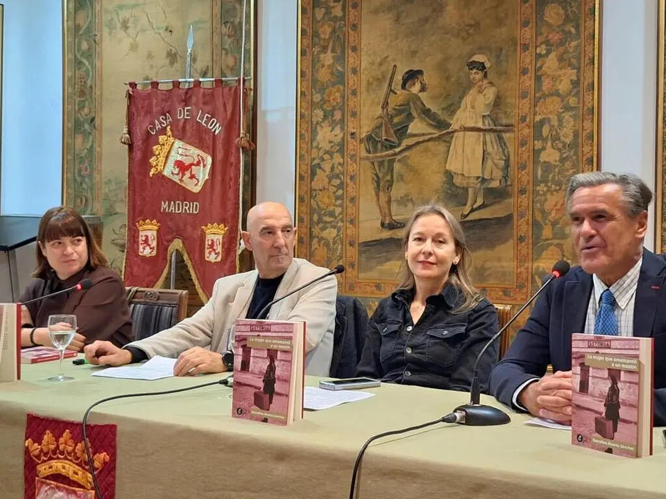 Un instante de la presentación del libro en la Casa de León en Madrid.