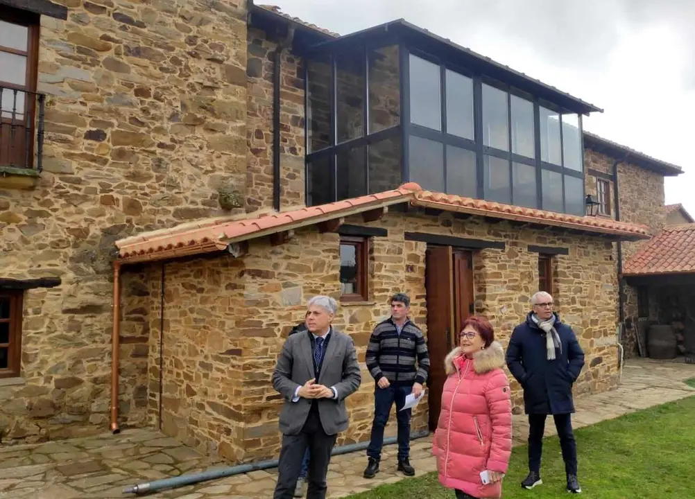El delegado de la Junta visita la conclusión de las obras, con una inversión de 55.000 euros.