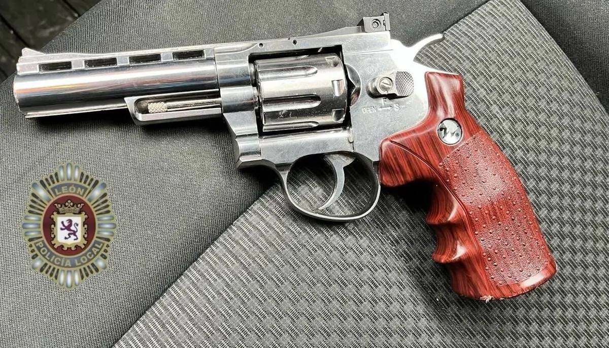 Armas incautadas durante la detención. Foto: Policía Local de León.