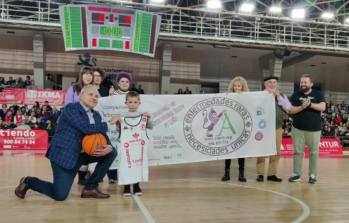 La solidaridad marcó el encuentro de la Cultural y Deportiva Leonesa en el Palacio.