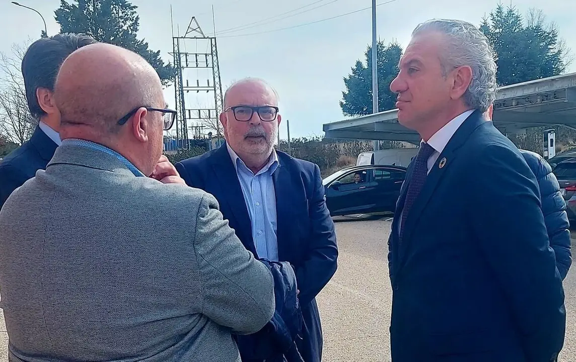 El delegado del Gobierno en Castilla y León, Nicanor Sen, visita el CEDER en Lubia (Soria) para conocer las inversiones realizadas desde el Gobierno de España dentro del Plan de Recuperación, Transición y Resiliencia (PRTR) y que superan los 2,5 millones de euros. Foto: Concha Ortega.