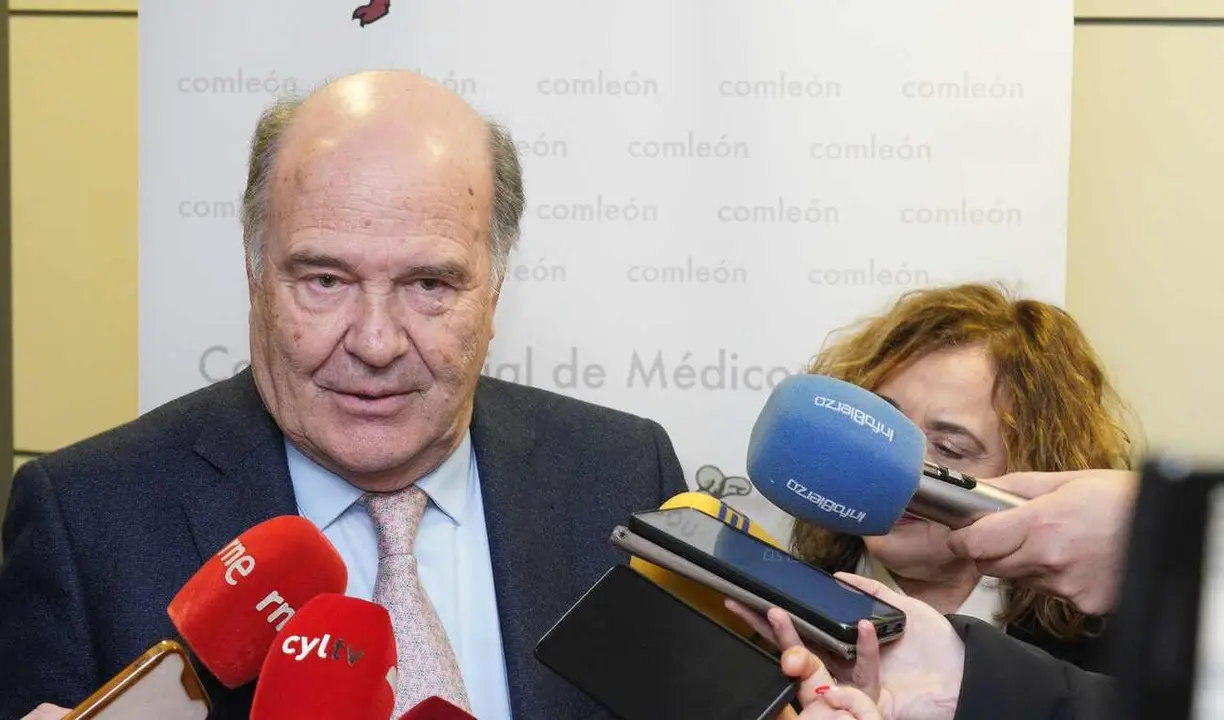 El presidente del Colegio de Médicos de Castilla y León, José Luis Díaz Villarig. Foto: César Sánchez
