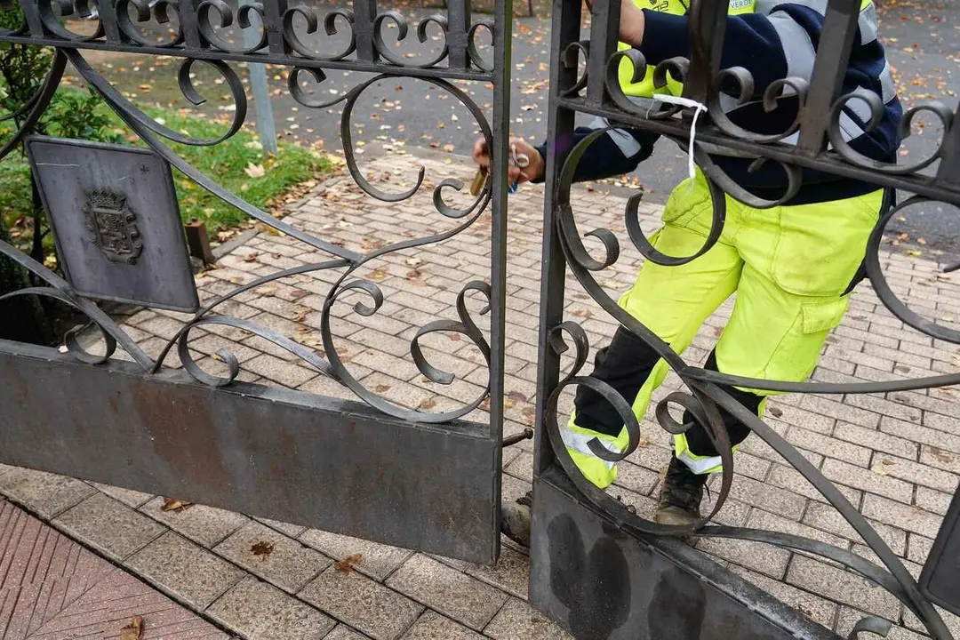 El Ayuntamiento de León cierra los parques de la capital por la previsión de fuertes rachas de viento. Foto: Campillo