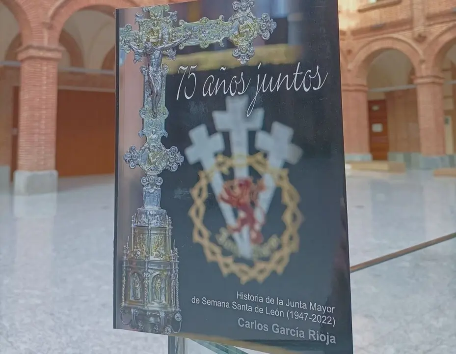 La Junta Mayor de la Semana Santa de León presenta el libro sobre sus 75 años de trayectoria.