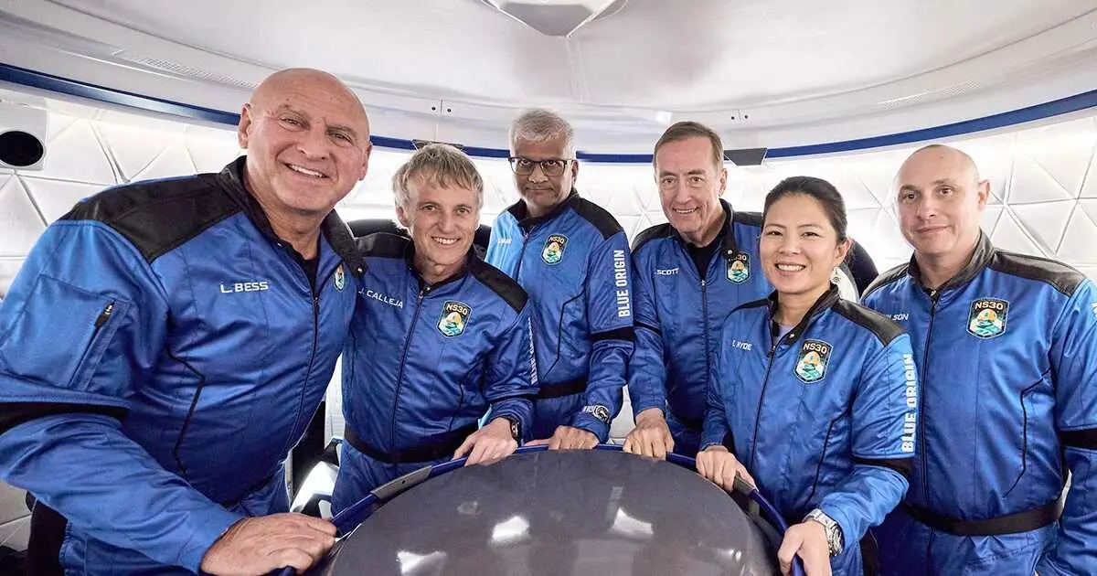 Jesús Calleja, junto a sus compañeros, en la antesala del viaje al espacio.