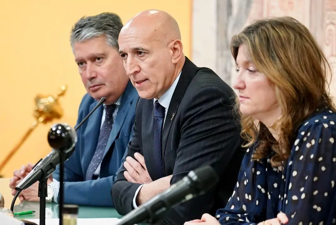 El alcalde de León, José Antonio Diez en el transcurso de la rueda de prensa de la firma del convenio con la Universidad de León. Foto: Campillo.