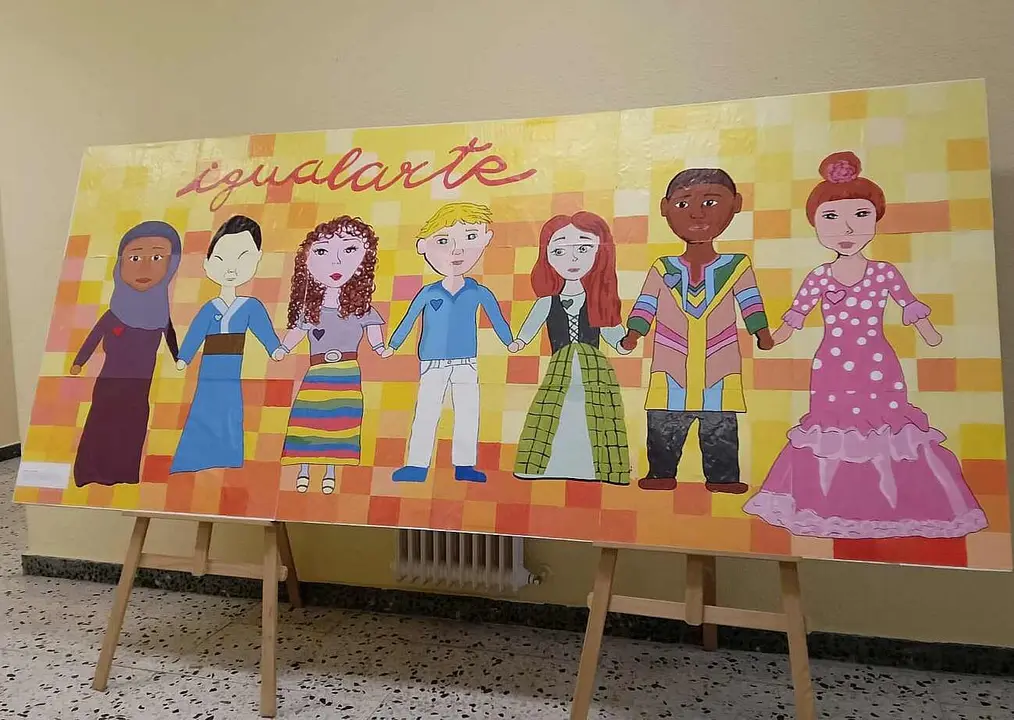 El Ayuntamiento de Ponferrada informa que el mural realizado por los alumnos de Arte de 3º de la ESO del Instituto Virgen de la Encina para celebrar el Día de la Mujer, permanecerá expuesto en la Biblioteca Municipal Valentín García Yebra.