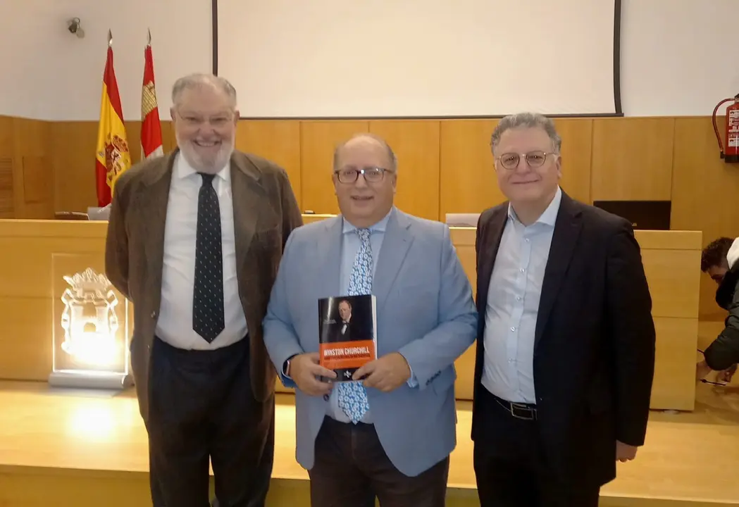 Eduardo Fernández, Salvador Rus y Emilio Ramos desentrañan a Winston Churchill a través de sus discursos.