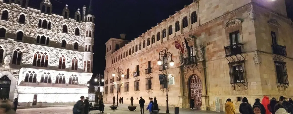 El Palacio de los Guzmanes se ha apagado durante una hora este sábado.
