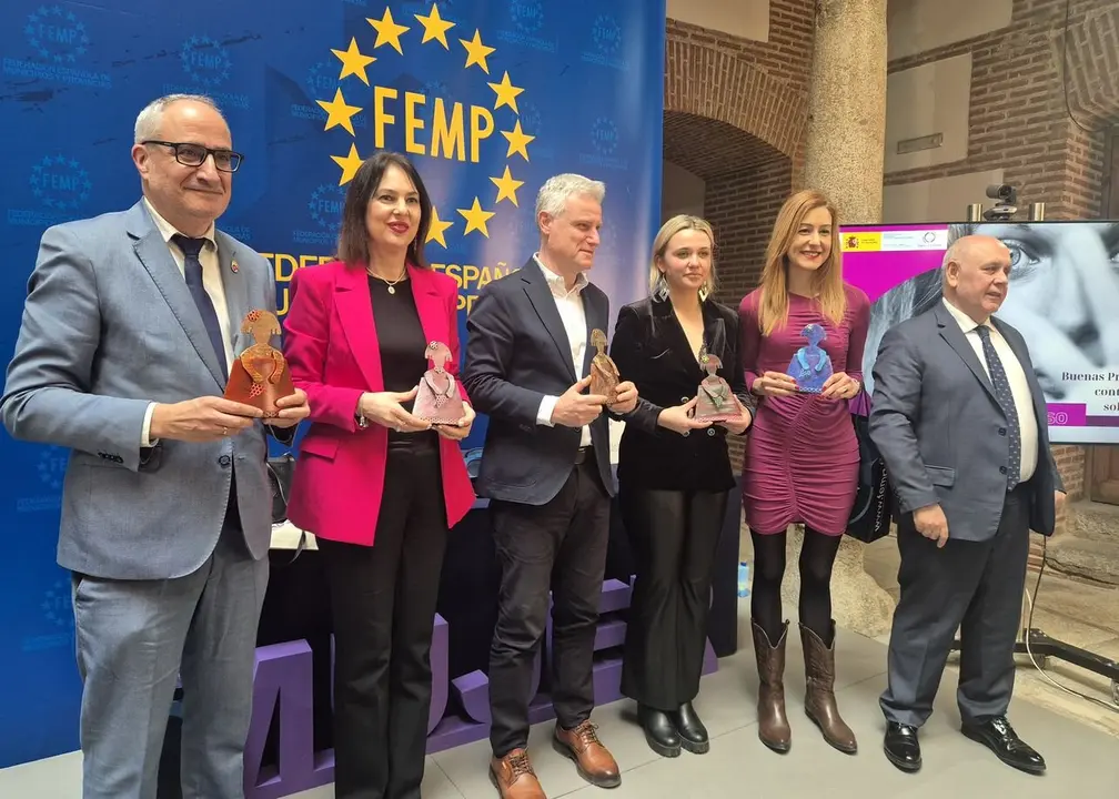 El presidente del Consejo Comarcal recoge el premio de la FEMP al Programa ALBA de la asistencia integral a víctimas de violencia machista.
