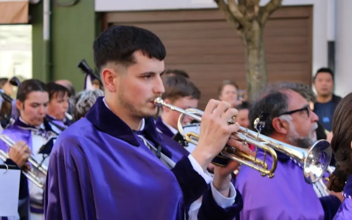 David tocando con la Agrupación Musical de Jesús Divino Obrero, de la que es director.